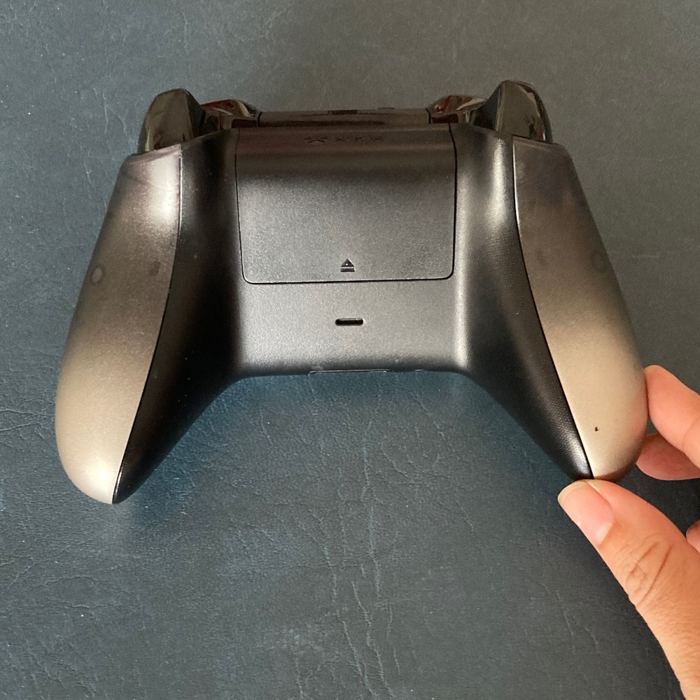 XBOX ONE Controller - Picture 2 of 3